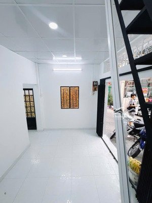 bán nhà quận 4 kdc phố ẩm thực gần vĩnh khánh dt 19,7m2 giá mềm còn thương lượng 3,299 tỷ