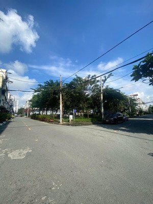 8tỷ1- 48m2 - nhà kiên cố- view công viên- bình phú q6