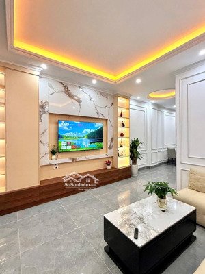 gấp gấp!hoàng quốc việt,ngõ thông,thang máy,kinh doanh,sân để xe,sổ vuông,35mx7t, giá 17,8 tỷ có tl