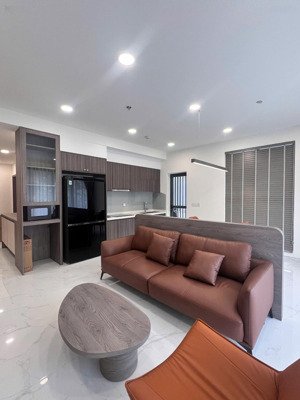 cho thuê căn hộ chính chủ 121 m2. nội thất mới 100% đầy đủ vào ở ngay. view công viên cây xanh.