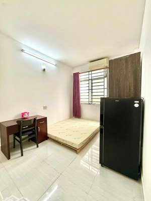 cho thuê phòng trọ quận 7, phòng full nội thất, cửa sổ ánh sáng tự nhiên.