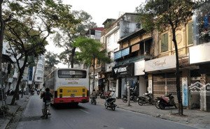 siêu phẩm mặt phố quán thánh trục thương mại huyết mạch nối ba đình hoàn kiếm. lưu lượng đông