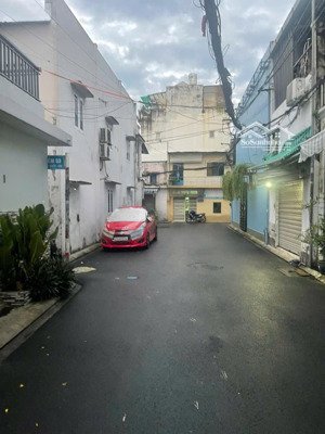 nhà hẻm ô tô thông 65m2 giá chỉ 5.x tỷ vuông vức không lỗi phong thuỷ 4.3*16m