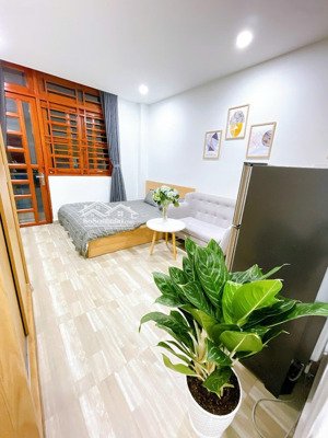 cho thuê studio ban công view bitexco, full nt, được nuôi pet, không chung chủ gần phố đi bộ