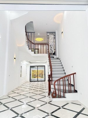 bán nhà riêng ngũ hiệp 42mét gác lửng đẹp / ô tô đỗ cửa ngõ thông.