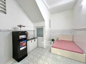 cho thuê phòng tại q10, có nội thất, thoáng sáng, không chung chủ, pccc đầy đủ gần tòa nhà viettel