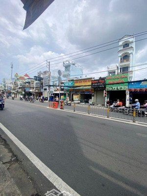 bán nhà ngã tư 4 xã, xe tải lê văn quới 80m2 4 tầng vừa ở vùa cho thuê chỉ 6 tỷ nhỉnh