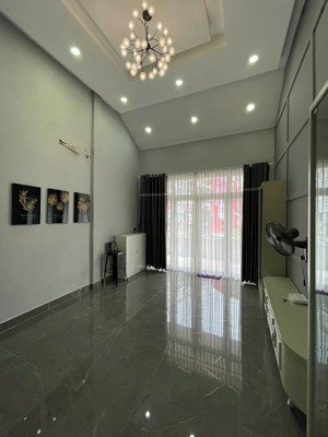 trieuejcho thuê căn hộ 5 pn, ngay tt q. 5, giá 18 triệu