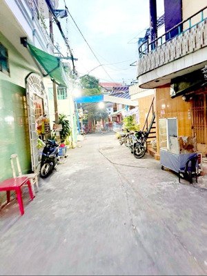 bán nr 5pn + 3wc tại thoại ngọc hầu, tân phú, 7,5 tỷ, 84m2 giá ưu đãi. hot