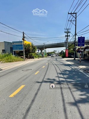 nhà 2 tầng - ôtô đỗ cửa - gần ubnd long trường - nguyễn duy trinh