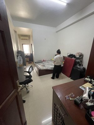 chính chủ cho thuê phòng studio full nội thất ngay chợ phú nhuận , gần cầu kiệu , thông cầu công lý
