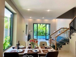 bán gấp nhà lô góc cực đẹp, có bể bơi, hoá sơn hải châu đà nẵng, diện tích 104m - mặt tiền 10m.