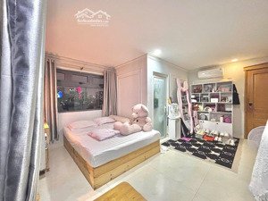 trống sẵn căn hộ studio ban công siêu bự full nội thất có thang máy gần ngay chợ bà chiểu