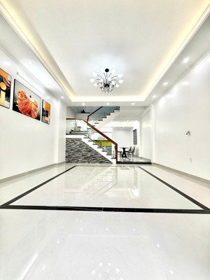 siêu phẩm nhà mặt đường kinh doanh, buôn bán,vừa xây xong có gara ôtô khu chợ đôn- thiên lôi.