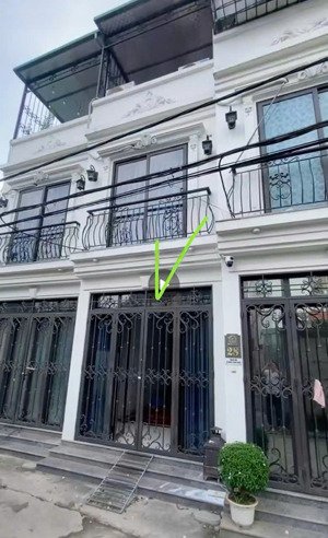 chưa đến 3 tỷ, 3 tầng long biên, 30m² ô tô 7chỗ đỗ cửa sát dự án thành phố bên sông full nội thất