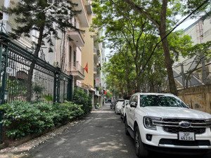 bán toà văn phòng 9 tầng phố láng hạ - dòng tiền 1.8 tỷ / năm - giá hợp lý