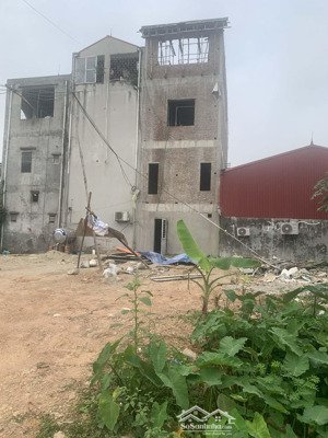 chính chủ bán đất full thổ cư gần ngã tư đèn xanh đèn đỏ công an huyện cũ