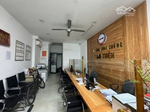 mặt phố vip cầu giấy - khúc thừa dụ - số 1 đầu phố view ngã tư - đẳng cấp khi sở hữu.