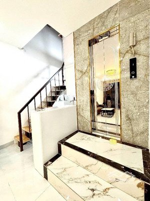 ngọc khánh- nhà mới đẹp ở ngay. khu hiếm nhà bán. 5 tầng thang máy