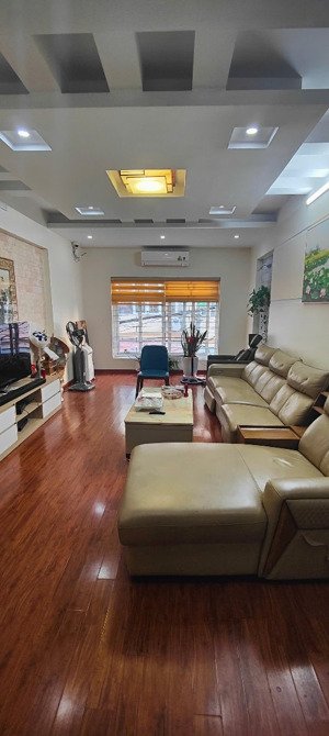 cho thuê nhà ngõ 184 hoa bằng, nguyễn khang, yên hòa. dt 55m2 x 5 tầng, mt 5m, giá 20tr/ tháng.