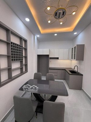 ccg chỉ 3,5 tỷ nhà đẹp trung tâm thị trấn hóc môn nhà mới xách vali vào ở liền