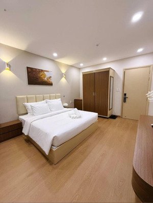 bán khách sạn q1 - lý tự trọng - 6 tầng thang máy - 10 phòng - dòng tiền 200tr/tháng - chỉ 34 tỷ