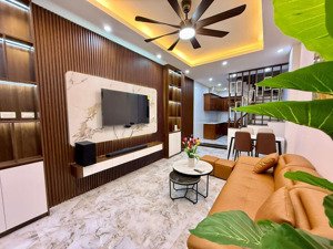 bán nhà hoàng hoa thám, ngõ thông các ngả, sân xe riêng, nhà đẹp, tặng nội thất, 50m2x4t