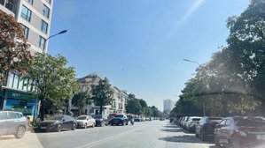 cần bán nhà căn góc phố nguyễn khánh toàn