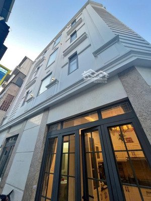 chính chủ bán nhà trung tâm quận 1, 4 tầng 5pn mới đẹp chỉ xách vali vào ở