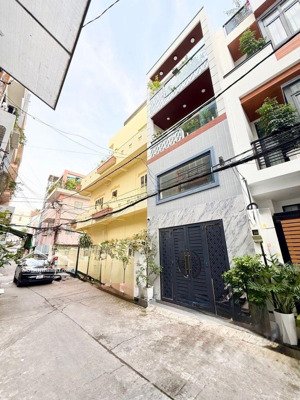 khu vip nguyễn văn trỗi - nguyễn trọng tuyển, xe hơi vào nhà