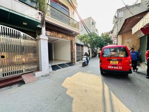 nhà mới ngõ 207 xuân đỉnh ngõ thông ô tô tránh, kinh doanh sầm uất, thang máy 5 tầng 57m2. 18,3 tỷ