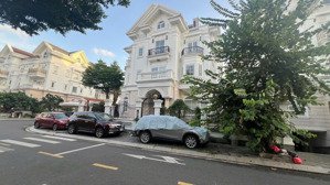 hot bán biệt thự hẻm hoa hậu 339 đường lê văn sỹ, p. 13, q.3 trệt 2 lầu st dt: 9mx20m, giá 37,5tỷ