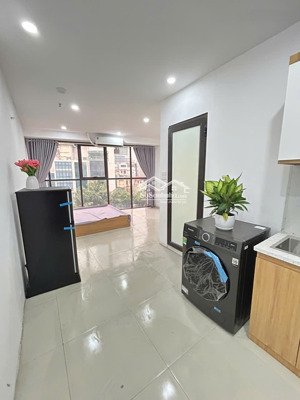 phòng mới tinh có ban công tại cầu giấy, nhà mặt đường ô tô đỗ cửa, có máy giặt riêng giá chỉ 6tr