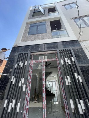 chinh chủ gui bán căn nhà 1 trệt 2 lầu 4p ngủ 5 tolet diện tích 82m ngang 4m nở hậu l khá đẹp