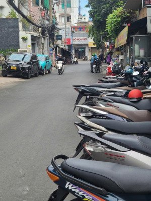 mặt tiền bành văn trân ngay cmt8. tầm 30m dt 8.7 x 17m kc 4 tầng chỉ 32 tỷ thương lượng