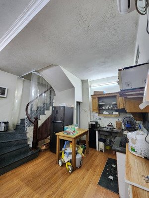 lương khánh thiện, hoàng mai. dt 34m² x 4 tầng, mt 6m, giá 7,6 tỷ. ngõ nông ba gác đỗ cửa, lô góc.