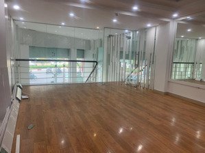 cho thuê mbkd tầng 1,2,3 phố dịch vọng ,cầu giấy,hn,dtsd 200m2 x 3 tầng,mt 15m2,tm,giá 130tr/tháng