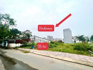 bán đất tại mtkd đường 32 long thạnh mỹ, cạnh vinhomes q9. giá 4,68 tỷ, 107,7 m2, giá ưu đãi