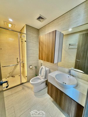 chính chủ bán căn đã thiết kế 2pn 43m s303 hướng đn view bể bơi vinhomes smart city