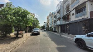 hẻm rộng 12m khu nguyễn cửu đàm. đối diện công viên, an ninh, dân trí cao. nhà 3 lầu mới đẹp ở ngay