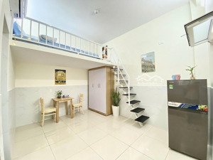 duplex gác cao, đủ nội thất, toà nhà thang máy, hầm xe. ở 3-4 người. ngay học viện cán bộ, đh vlu
