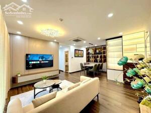 Bán gấp căn hộ chung cư đường Hoàng Quốc Việt – 3PN – Giá 7,7 tỷ - Sổ lâu dài.