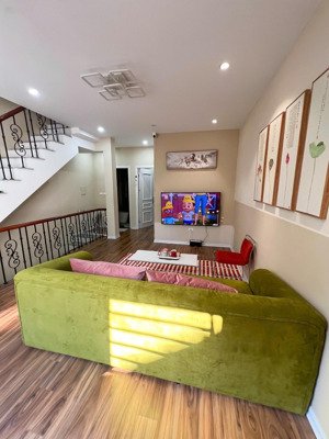 cho thuê nhà riêng tại long biên gần mipec long biên và trường pháp, đủ đồ. giá 12tr/tháng