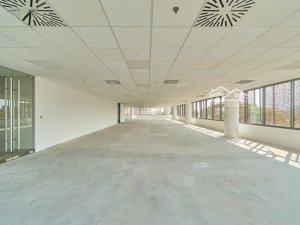 ngay 168 nguyễn xiển văn phòng 280m2 siêu đẹp giá chỉ 45 triệu/tháng