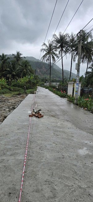 cực hiếm đất dân cắt bán giá rẻ tại suối hiệp full thổ cư cách quốc lộ 1a tầm 250m giá chỉ 606 tr