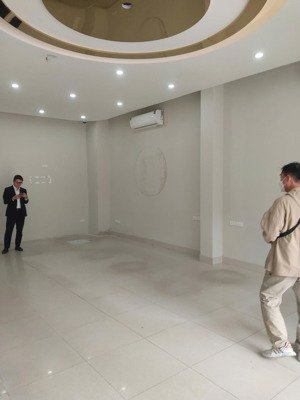 cho thuê nhà mặt phố xã đàn dt 70 m2 x 6 tầng , mt 6 m, có thang máy, thông sàn, vỉa hè rộng.