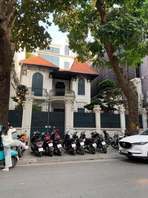 cho thuê biệt thự phố hàng bún 400m5 tầng, sân vườn 100m, mt 12m, phù hợp mô hình cao cấp