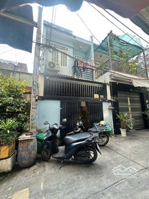 1 tỷ 050 triệu 32m2 nhà 1 lầu ngay tphcm. sổ hồng riêng, đường oto