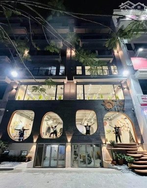 cho thuê nhà mặt phố hoàng cầu vị trí đẹp - mặt tiền siêu rộng
phù hợp mọi mô hình