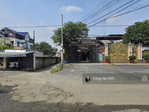 căn góc mt đường ống nước. sát làng dhqg tphcm. dt: 341.5m2 (9x38m). đường 10m. cho thuê 40tr/th